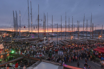 01 10 2025, Saint-Tropez (FRA,83) , Voioes de Saint-Tropez 2015, Day 4, Crew parade
