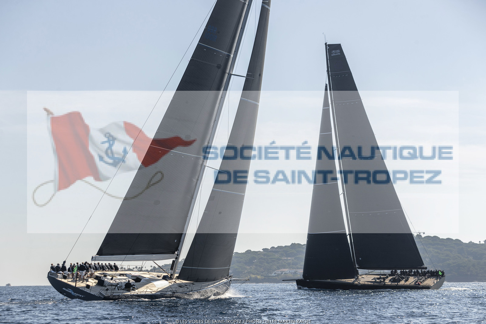 06 10 2022, Saint-Tropez (FRA,83), Voiles de Saint-Tropez 2022,  Maxis Club 55 Cupentre les deux Wallycento Magic Carpet Cubed et Tango, défi French Kiss vs Kiwi Magic 06 10 2022, Saint-Tropez (FRA,83), Voiles de Saint-Tropez 2022,  Maxis Club 55 Cupentre les deux Wallycento Magic Carpet Cubed et Tango, défi French Kiss vs Kiwi Magic
