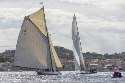 29  2022, Saint-Tropez (FRA,83), Les Voiles de Saint-Tropez 2022, journée des défis, Clu 55 Cup ,France 1 conrte Tuiga, équipage France 1