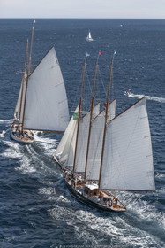 28 09 2022? Saint-Tropez,(FRA,83), Les Voiles de Saint-Tropez 2022 Régate N° 2 poup les modernes, navigation libre pour les grandes goélettes