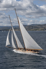 28 09 2022? Saint-Tropez,(FRA,83), Les Voiles de Saint-Tropez 2022 Régate N° 2 poup les modernes, navigation libre pour les grandes goélettes