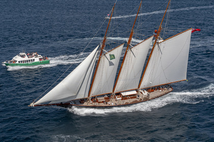 28 09 2022? Saint-Tropez,(FRA,83), Les Voiles de Saint-Tropez 2022 Régate N° 2 poup les modernes, navigation libre pour les grandes goélettes