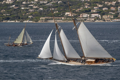 28 09 2022? Saint-Tropez,(FRA,83), Les Voiles de Saint-Tropez 2022 Régate N° 2 poup les modernes, navigation libre pour les grandes goélettes