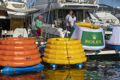 26 09 2022, Saint-Tropez (FRA,83), Voiles de Saint-Tropez 2022, premier jour de course, nouvelles bouées dynamiques positionnables à distance