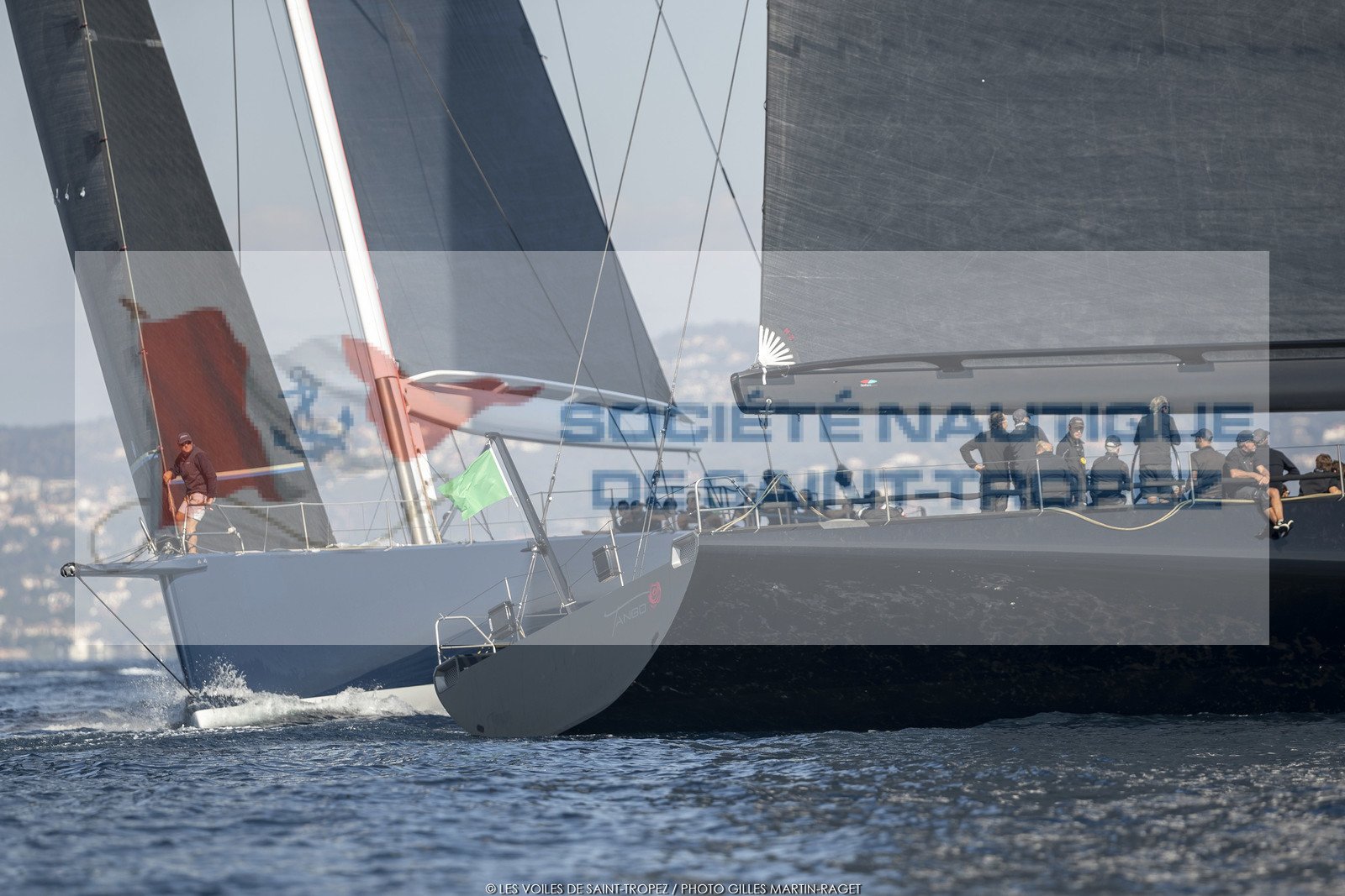 06 10 2022, Saint-Tropez (FRA,83), Voiles de Saint-Tropez 2022,  Maxis Club 55 Cupentre les deux Wallycento Magic Carpet Cubed et Tango, défi French Kiss vs Kiwi Magic 06 10 2022, Saint-Tropez (FRA,83), Voiles de Saint-Tropez 2022,  Maxis Club 55 Cupentre les deux Wallycento Magic Carpet Cubed et Tango, défi French Kiss vs Kiwi Magic