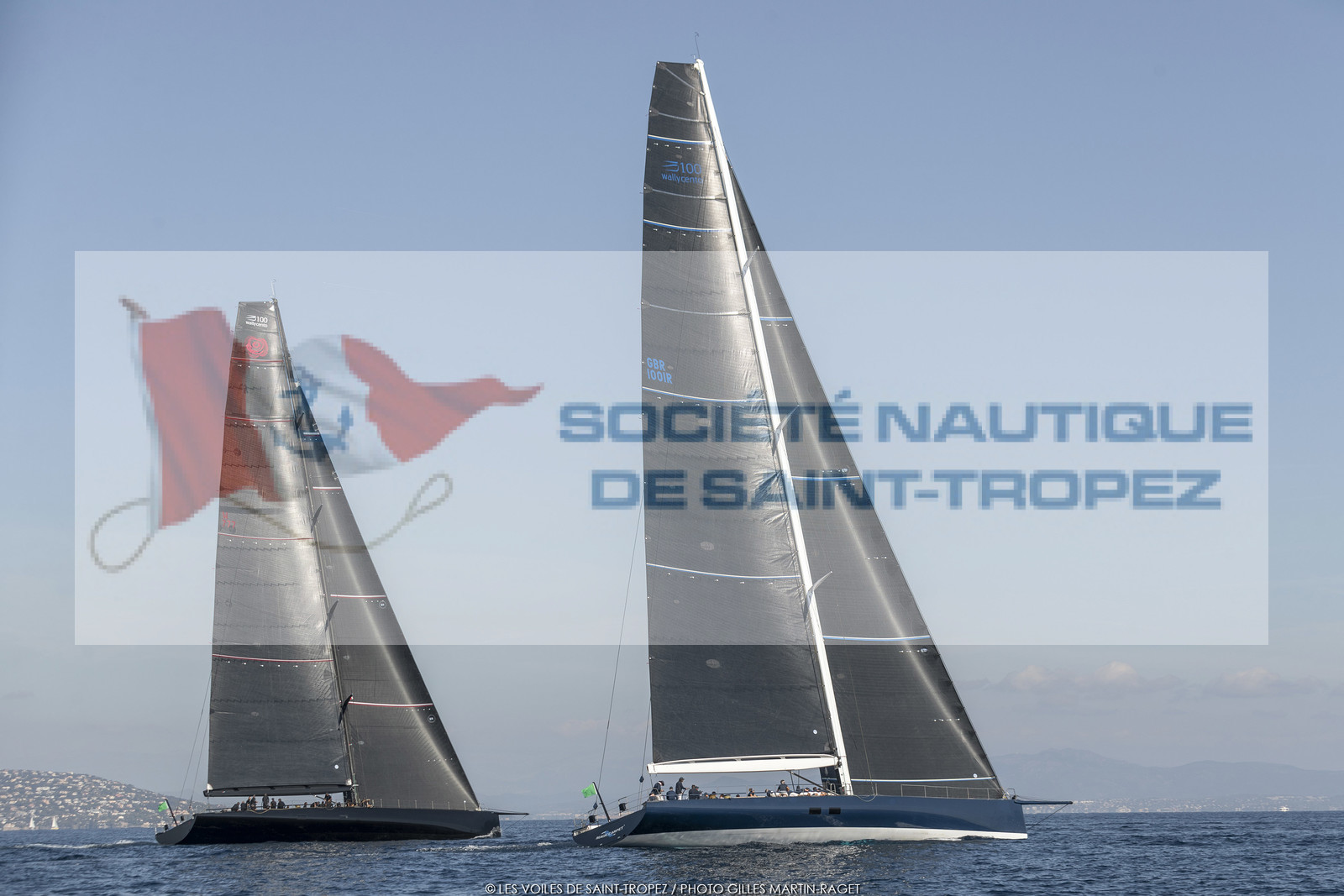 06 10 2022, Saint-Tropez (FRA,83), Voiles de Saint-Tropez 2022,  Maxis Club 55 Cupentre les deux Wallycento Magic Carpet Cubed et Tango, défi French Kiss vs Kiwi Magic 06 10 2022, Saint-Tropez (FRA,83), Voiles de Saint-Tropez 2022,  Maxis Club 55 Cupentre les deux Wallycento Magic Carpet Cubed et Tango, défi French Kiss vs Kiwi Magic