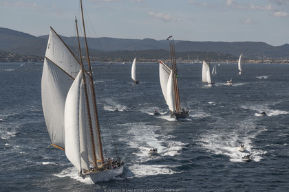 28 09 2022? Saint-Tropez,(FRA,83), Les Voiles de Saint-Tropez 2022 Régate N° 2 poup les modernes, navigation libre pour les grandes goélettes