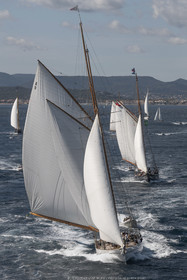 28 09 2022? Saint-Tropez,(FRA,83), Les Voiles de Saint-Tropez 2022 Régate N° 2 poup les modernes, navigation libre pour les grandes goélettes