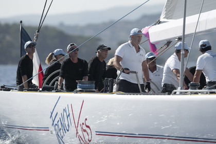 06 10 2022, Saint-Tropez (FRA,83), Voiles de Saint-Tropez 2022,  Maxis Club 55 Cupentre les deux Wallycento Magic Carpet Cubed et Tango, défi French Kiss vs Kiwi Magic