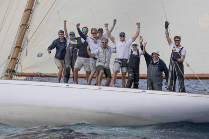 29  2022, Saint-Tropez (FRA,83), Les Voiles de Saint-Tropez 2022, journée des défis, Kismet remporte la course des centenaires