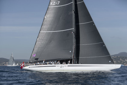 06 10 2022, Saint-Tropez (FRA,83), Voiles de Saint-Tropez 2022,  Maxis Club 55 Cupentre les deux Wallycento Magic Carpet Cubed et Tango, défi French Kiss vs Kiwi Magic