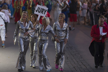 02 10 2014, Saint-Tropez (FRA,83), Voiles de Saint-Tropez 2014, Day 4, défilé des équipages   crew parade