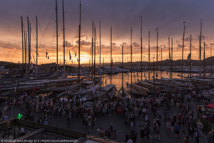 01 10 2025, Saint-Tropez (FRA,83) , Voioes de Saint-Tropez 2015, Day 4, Crew parade