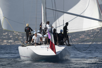 06 10 2022, Saint-Tropez (FRA,83), Voiles de Saint-Tropez 2022,  Maxis Club 55 Cupentre les deux Wallycento Magic Carpet Cubed et Tango, défi French Kiss vs Kiwi Magic