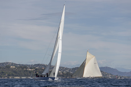 29  2022, Saint-Tropez (FRA,83), Les Voiles de Saint-Tropez 2022, journée des défis, Clu 55 Cup ,France 1 conrte Tuiga, équipage France 1