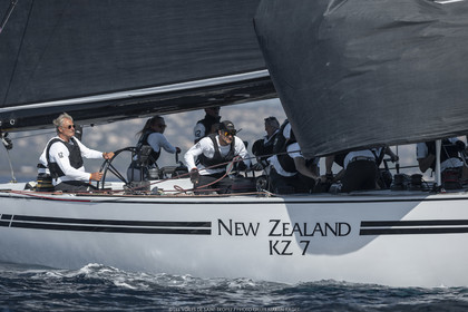 06 10 2022, Saint-Tropez (FRA,83), Voiles de Saint-Tropez 2022,  Maxis Club 55 Cupentre les deux Wallycento Magic Carpet Cubed et Tango, défi French Kiss vs Kiwi Magic