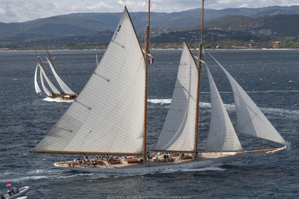 28 09 2022? Saint-Tropez,(FRA,83), Les Voiles de Saint-Tropez 2022 Régate N° 2 poup les modernes, navigation libre pour les grandes goélettes