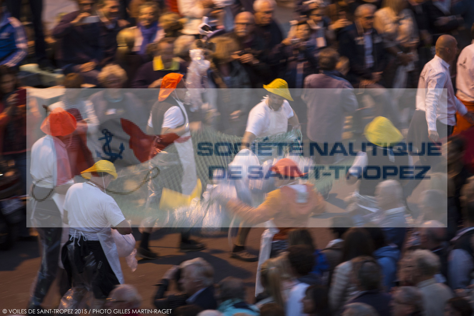 01 10 2025, Saint-Tropez (FRA,83) , Voioes de Saint-Tropez 2015, Day 4, Crew parade 01 10 2025, Saint-Tropez (FRA,83) , Voioes de Saint-Tropez 2015, Day 4, Crew parade