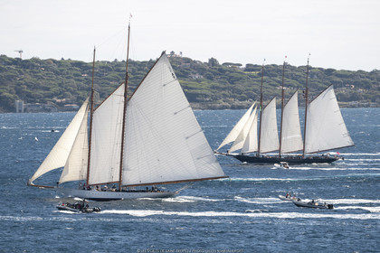 28 09 2022? Saint-Tropez,(FRA,83), Les Voiles de Saint-Tropez 2022 Régate N° 2 poup les modernes, navigation libre pour les grandes goélettes