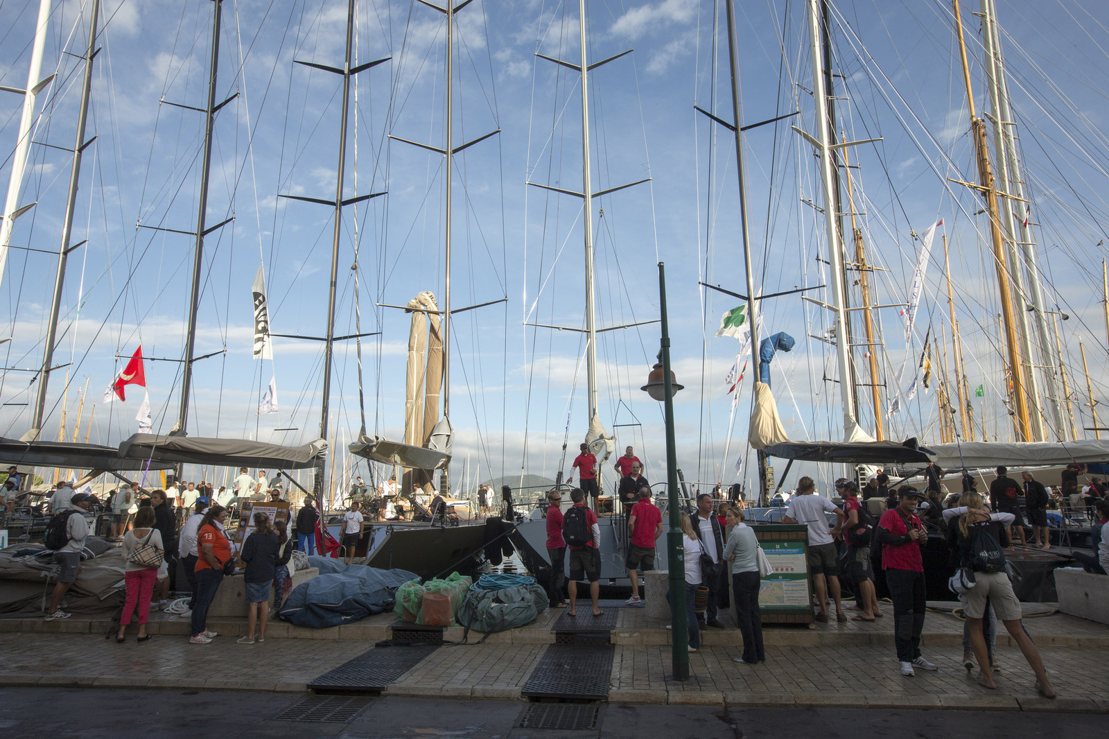 GMR_VST013D5_1963.jpg GMR_VST013D5_1963.jpg