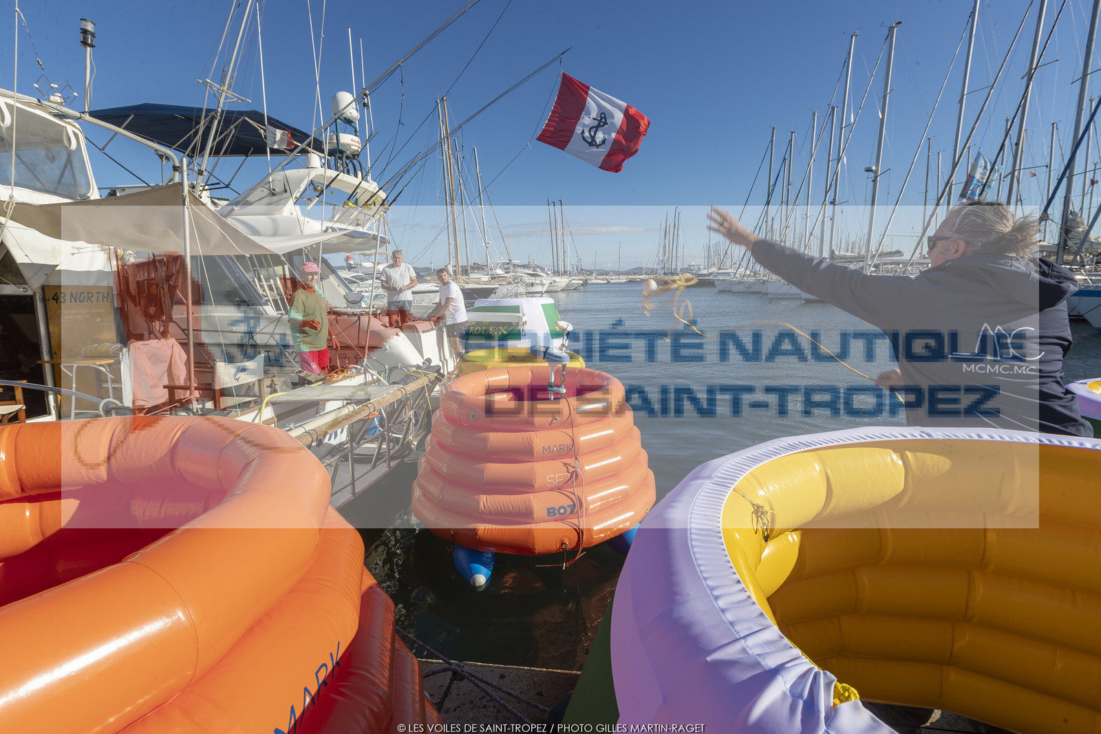 26 09 2022, Saint-Tropez (FRA,83), Voiles de Saint-Tropez 2022, premier jour de course, nouvelles bouées dynamiques positionnables à distance